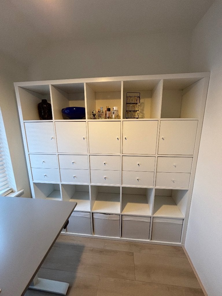 Kallax kast, Ophalen, Met deur(en), 150 tot 200 cm, Zo goed als nieuw