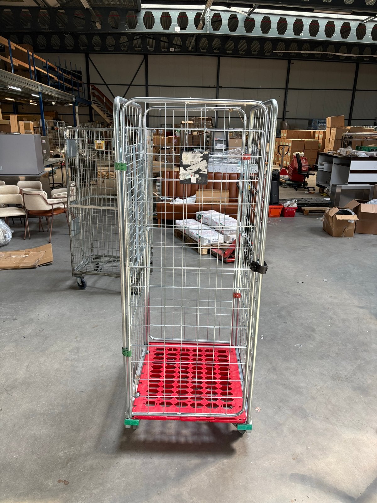 Rolcontainer met 2 deuren en rood kunststof onderstel, Ophalen of Verzenden