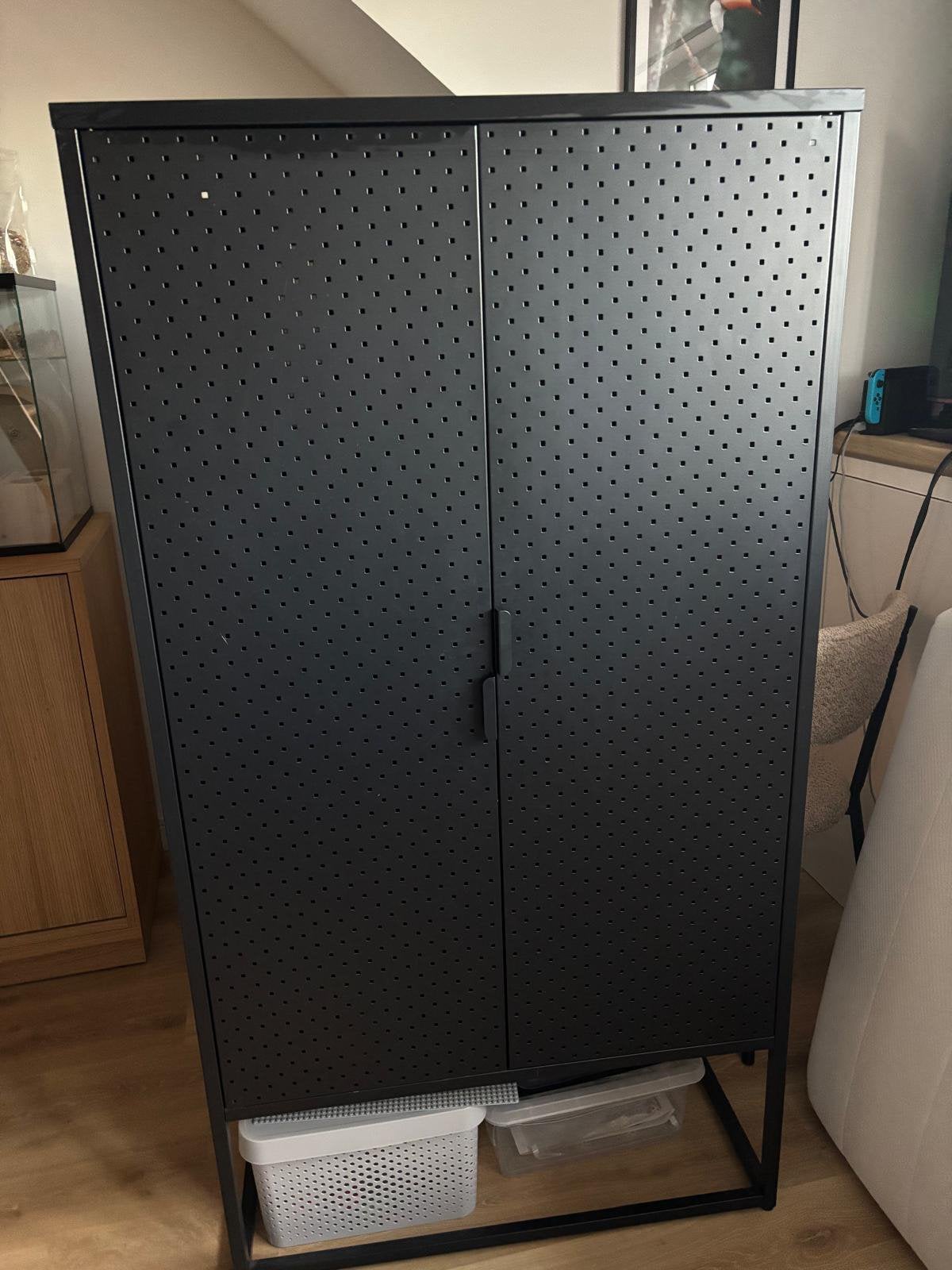 Te koop: Kast zwart, Huis en Inrichting, Kasten | Kledingkasten, Ophalen, 50 tot 100 cm, Zo goed als nieuw, Metaal