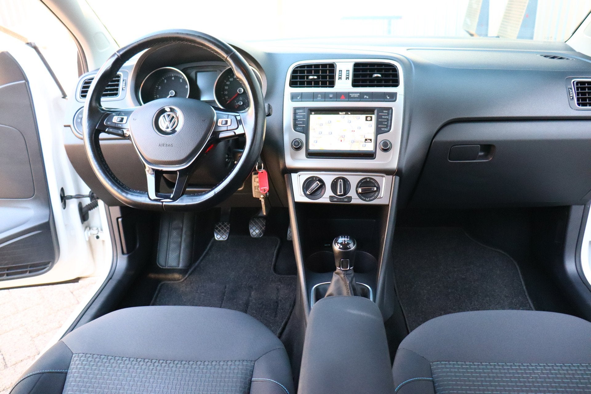 Volkswagen Polo 1.0 BlueMotion Edition O.a. Navi, Camera,Acc, Auto's, Voorwielaandrijving, Stof, Met garantie (alle), Wit