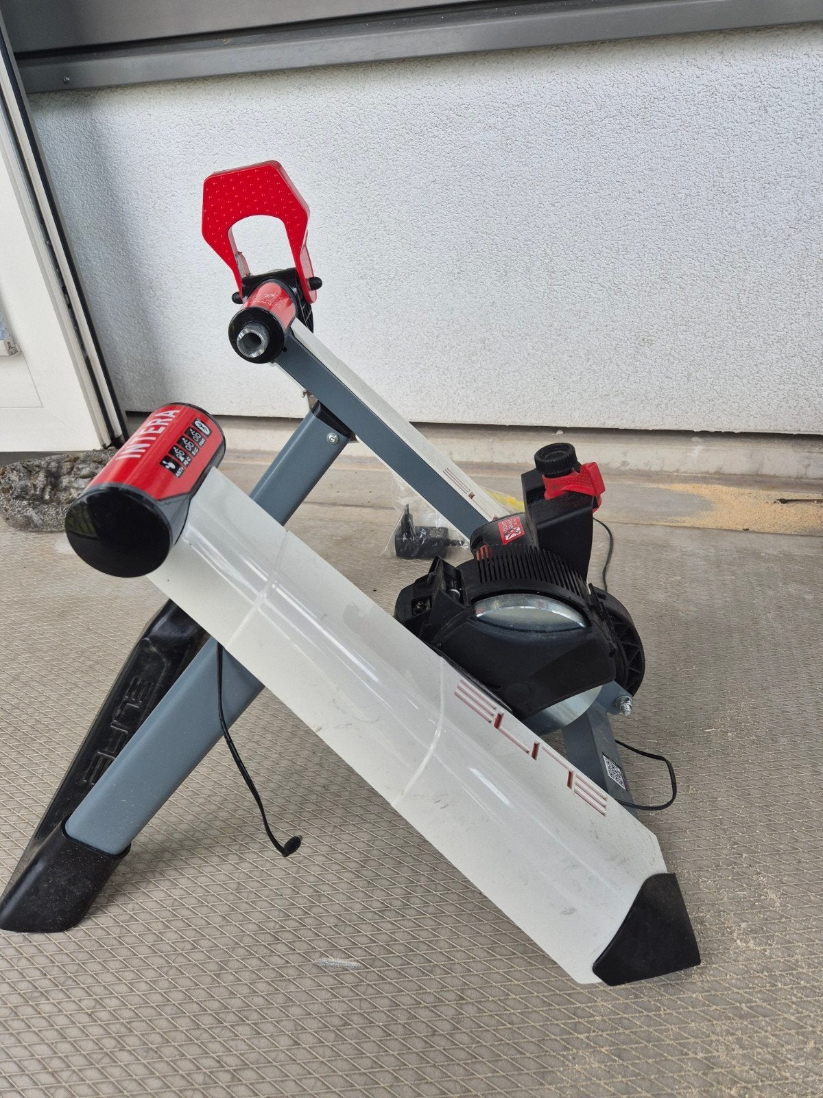 Elite Intera fietstrainer, Ophalen