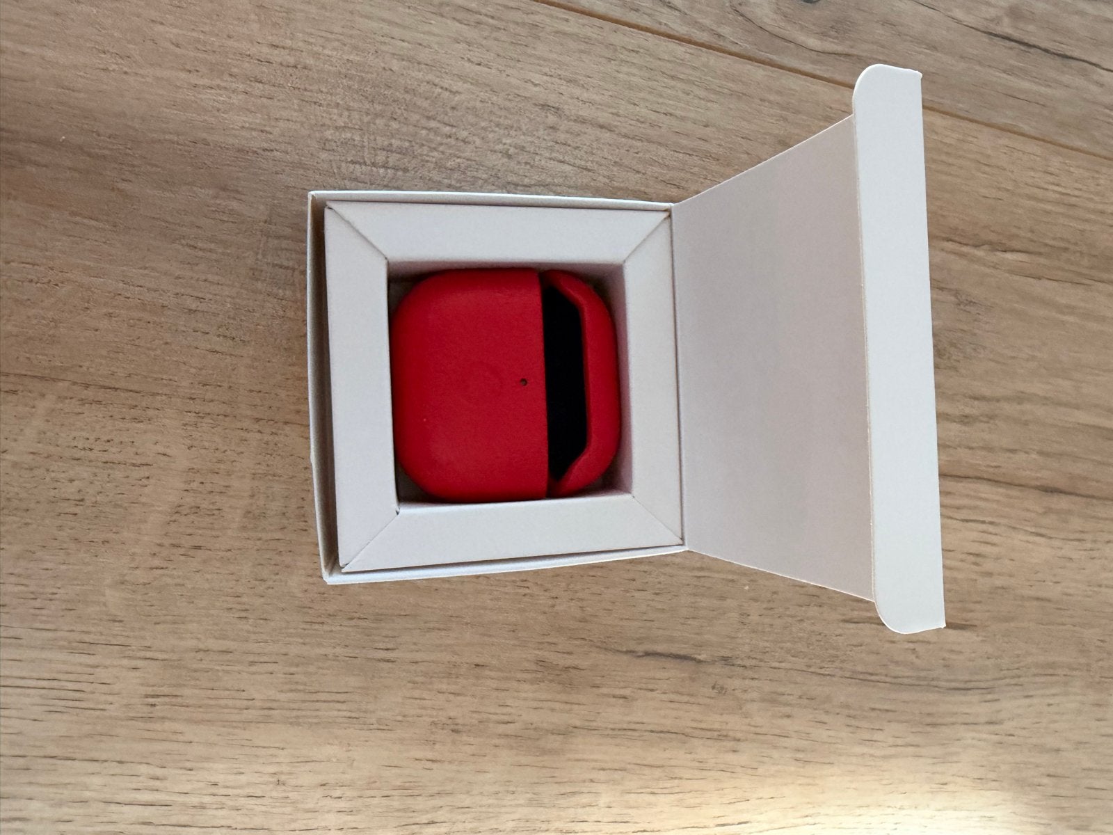Apple AirPods 4 met Rode Vodafone Case - Nieuw in Doos, Ophalen of Verzenden, Nieuw, Overige typen, Apple