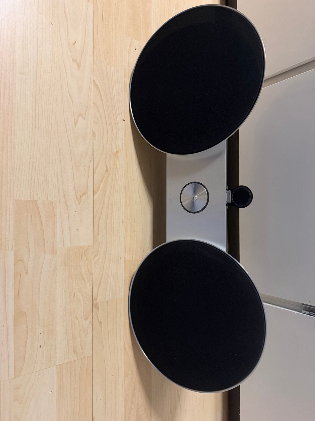 Bang & Olufsen Beosound 8- Zilver/Zwart, Stereo speakers, Ophalen of Verzenden, Zo goed als nieuw, 60 tot 120 watt