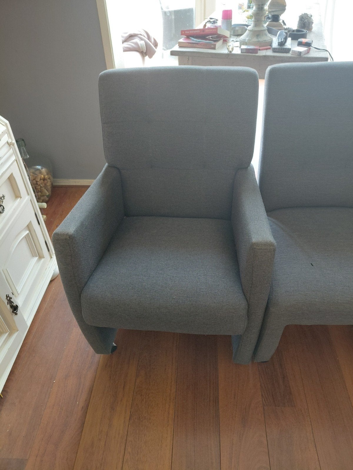 3 grijze stoelen op wieltjes, 2 met leuning, 1 zonder evt. 4, Ophalen, Gebruikt, Drie, Stof