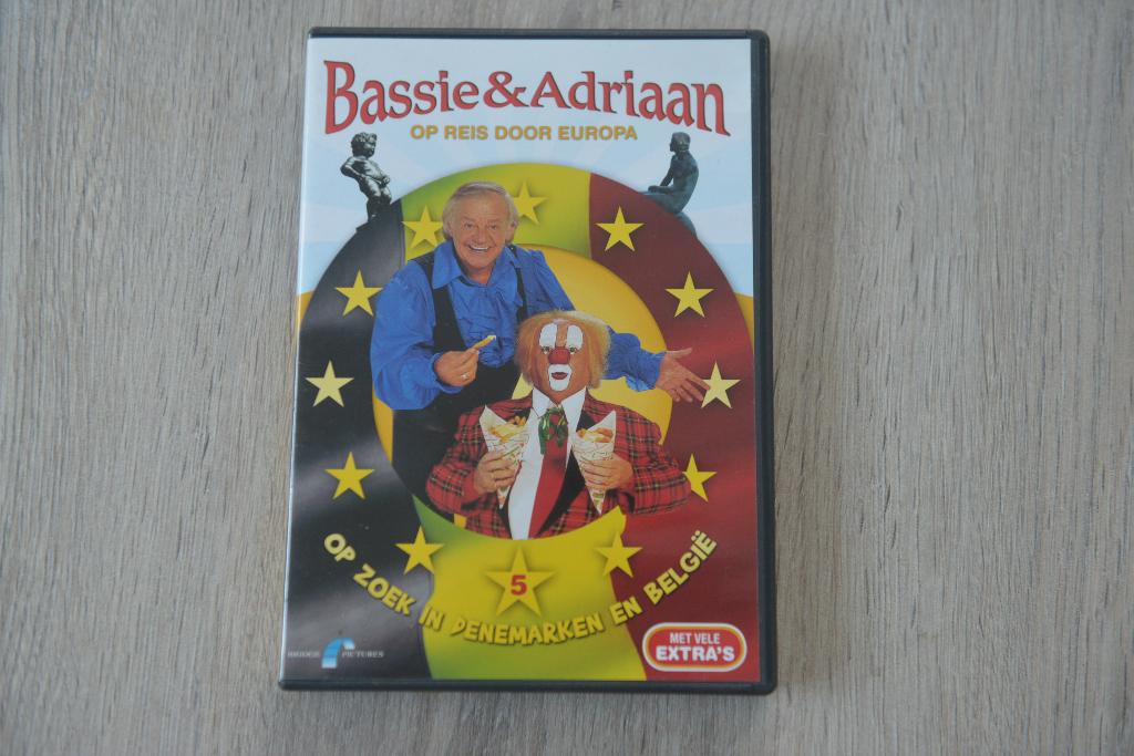 BASSIE & ADRIAAN -- OP REIS DOOR EUROPA DEEL 5 Op zoek in, Alle leeftijden, Verzenden, Zo goed als nieuw