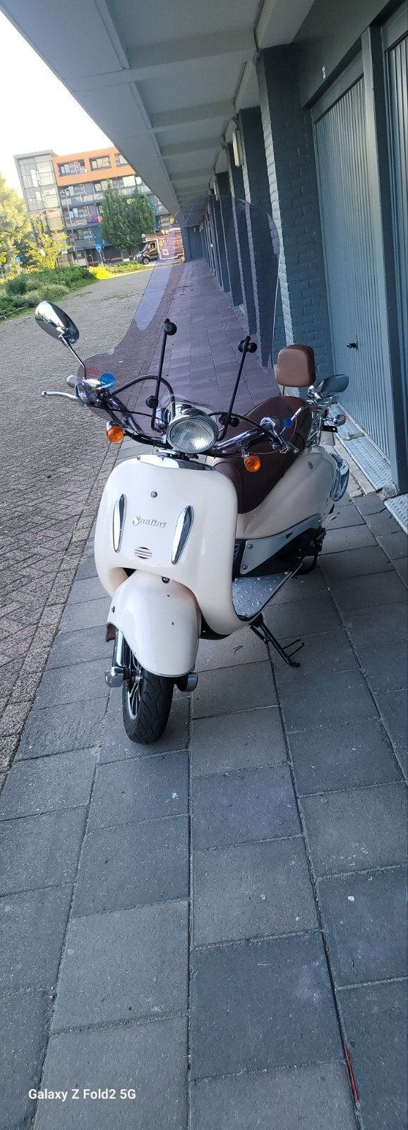 Een hele mooie retro scooter, Ophalen, Zo goed als nieuw, Benzine