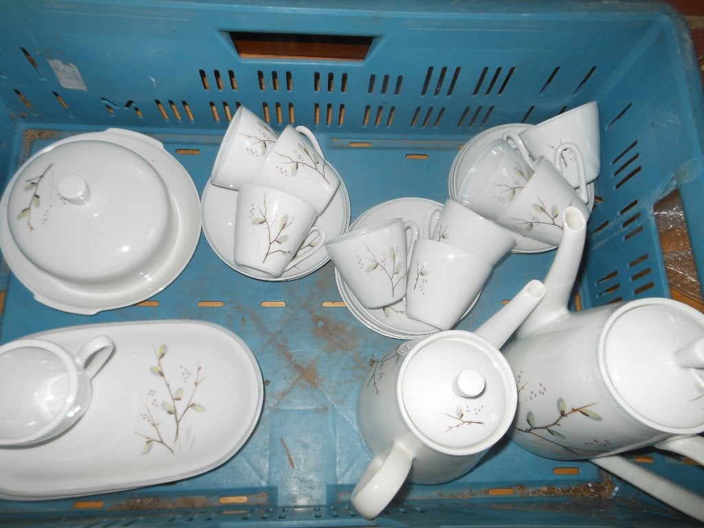 Vintage servies met bloemmotief - compleet, Ophalen, Gebruikt, Overige merken, Keramiek