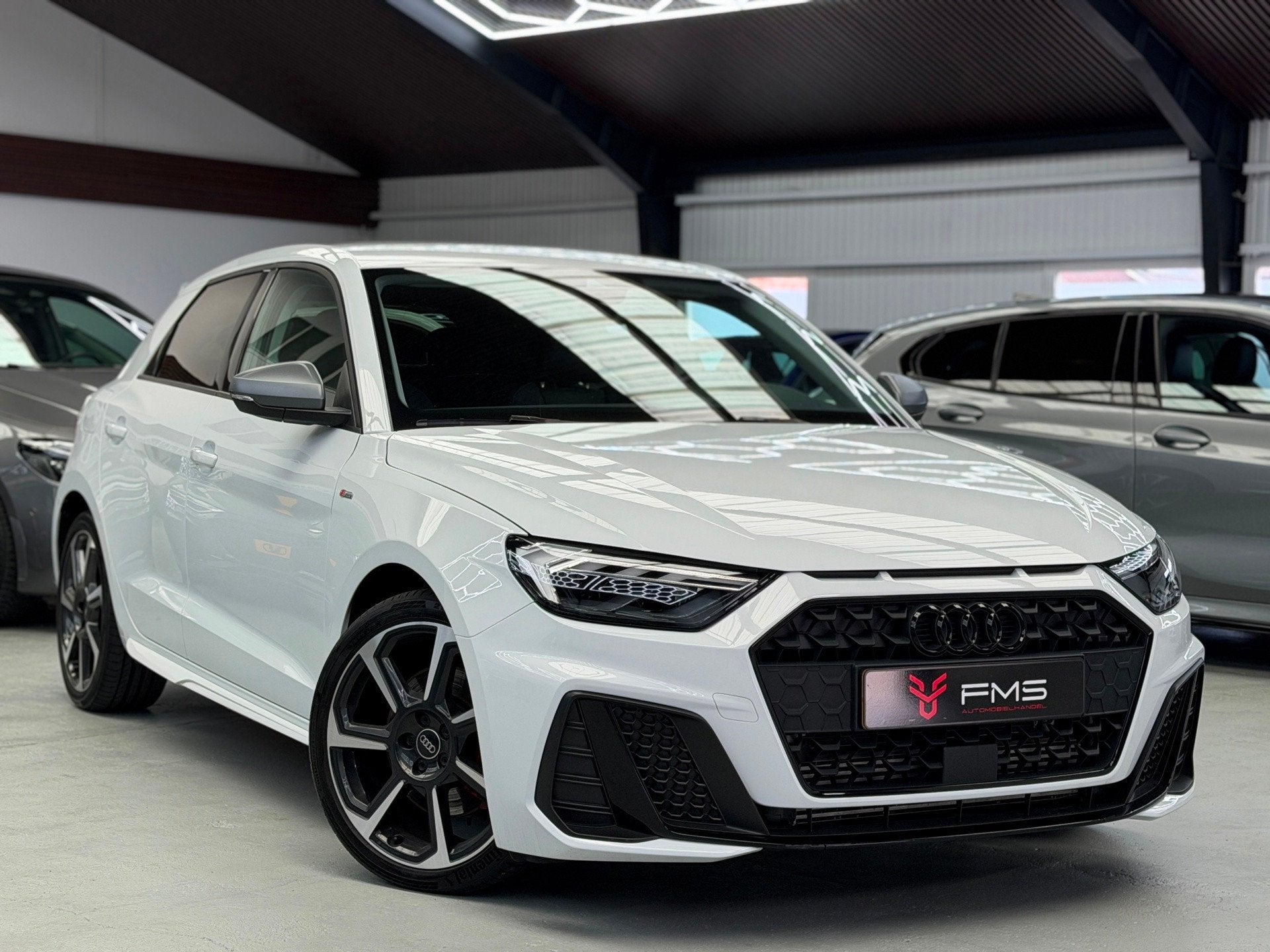 Audi A1 Sportback 40 TFSI 3x S-Line CarPlay 207pk, Auto's, Audi, Zwart, 4 cilinders, Leder en Stof, Wit