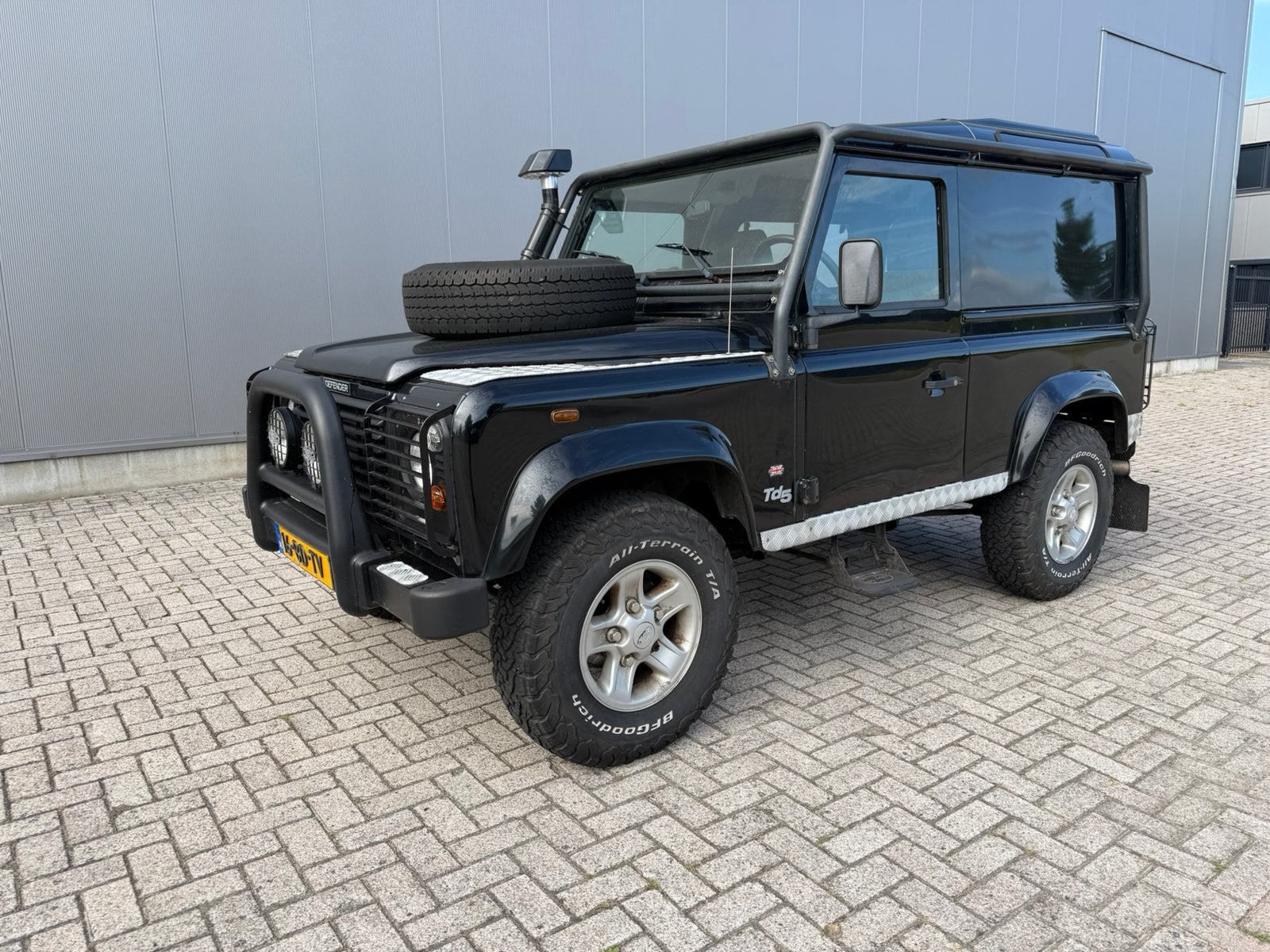 Land Rover Defender 90 TD5, rolkooi, mooie auto!, Stof, Zwart, Overige carrosserieën, 2495 cc