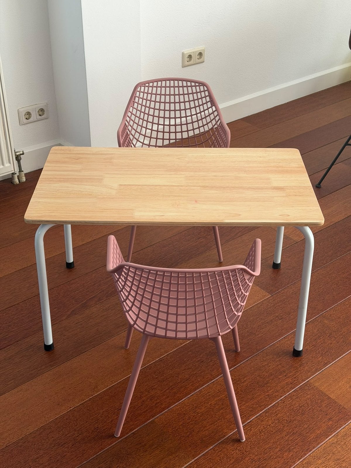 Kwantum Kindertafel Spello met 2 stoelen, Ophalen, Zo goed als nieuw, Tafel(s) en Stoel(en)