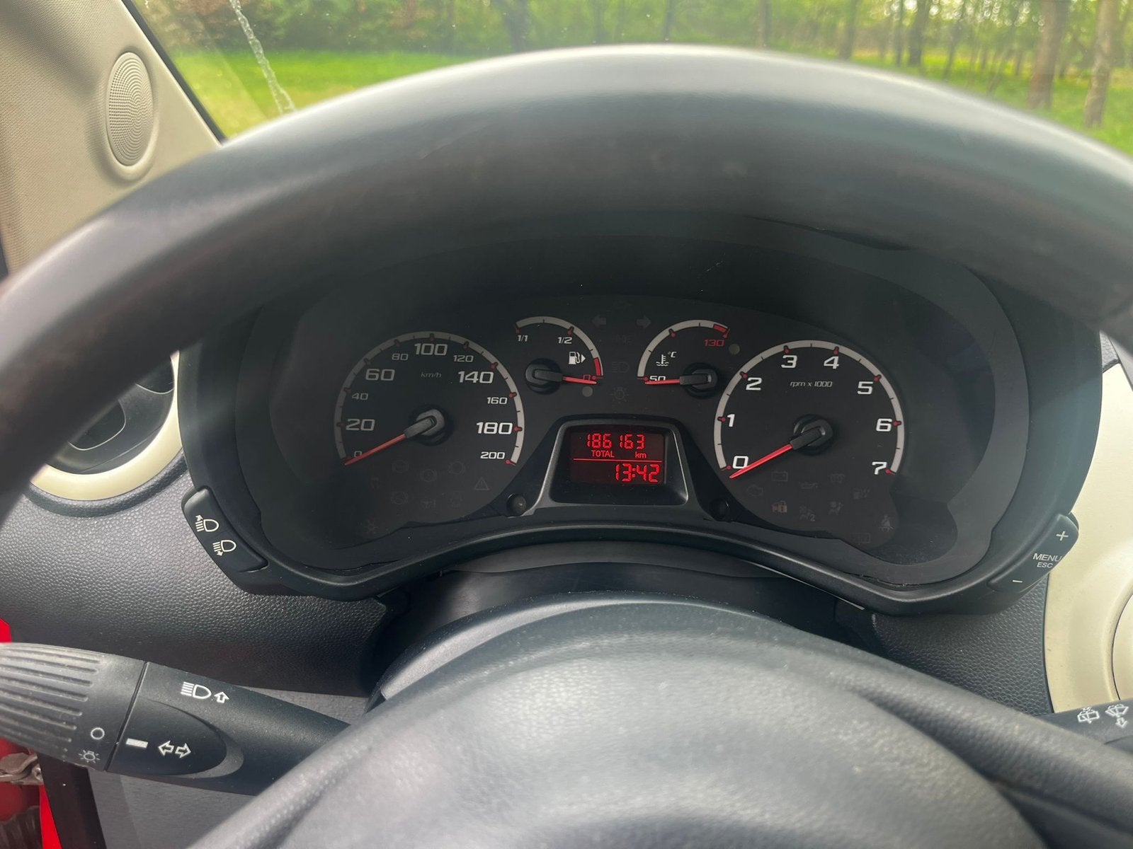 Foto 19 van Ford Ka 1.2 51KW 2010 Rood
