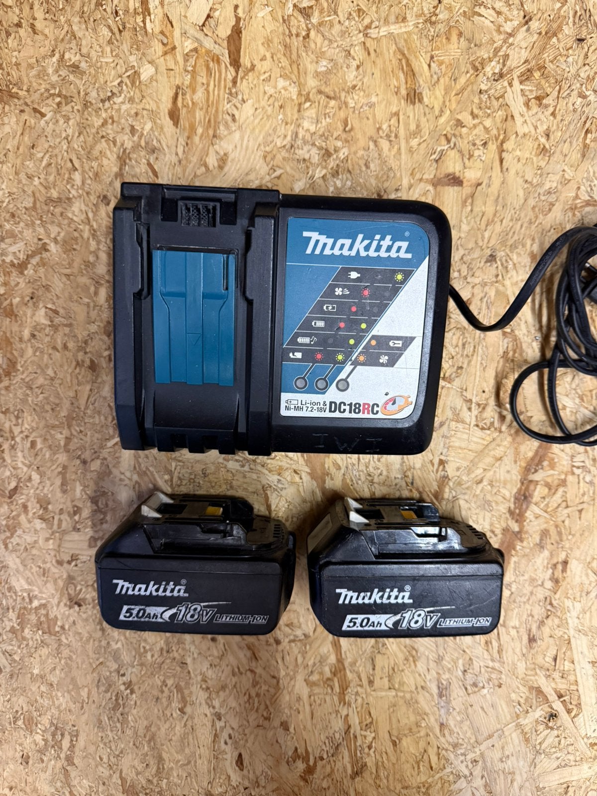 Makita set twee accu van 5 ah een snelle oplader Origineel, Ophalen, Zo goed als nieuw