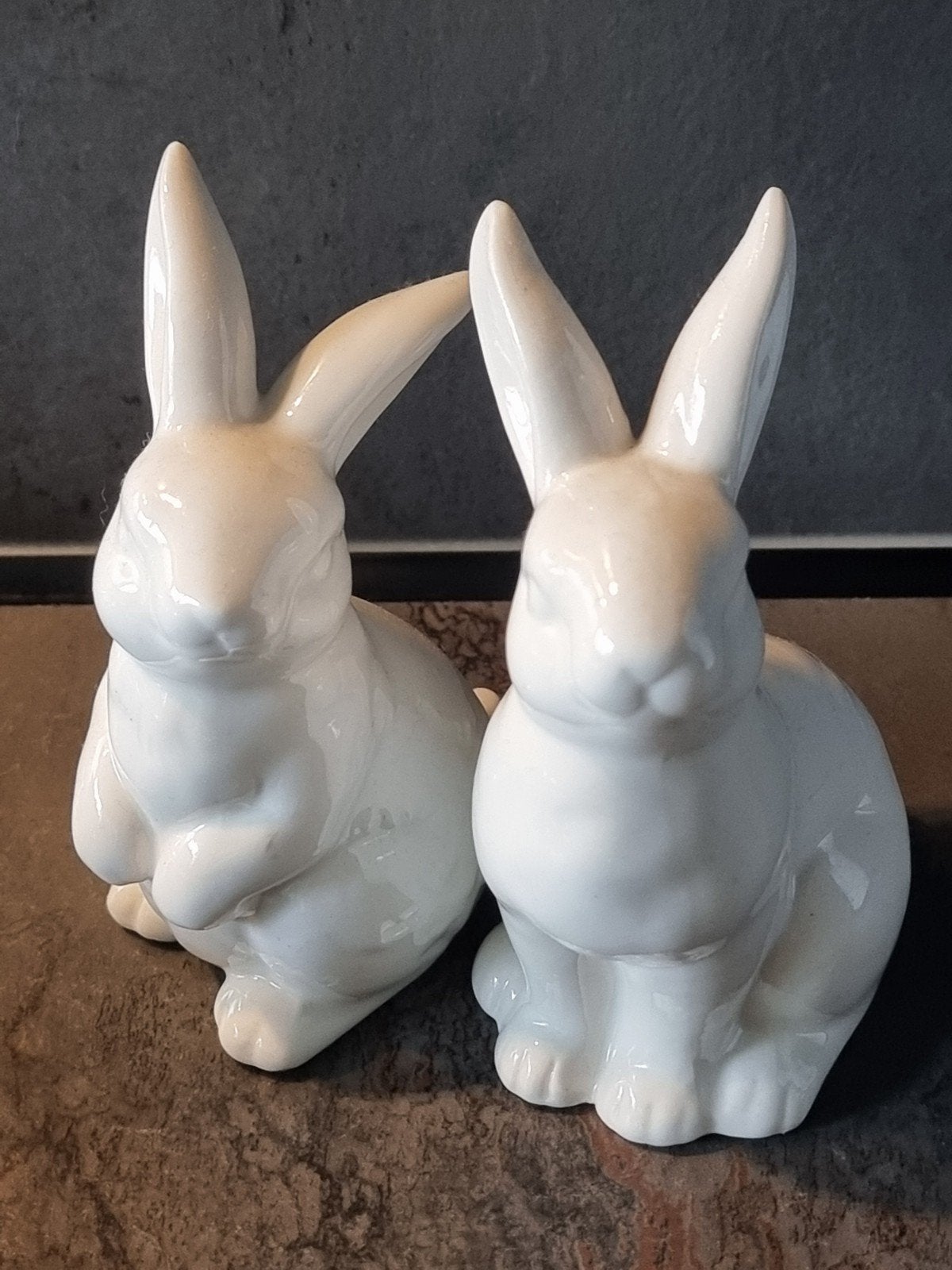 Set van 2 Witte Keramische Paashazen - 11 cm hoog, Huis en Inrichting, Woonaccessoires | Overige, Verzenden, Nieuw, Wit, Steen/keramiek