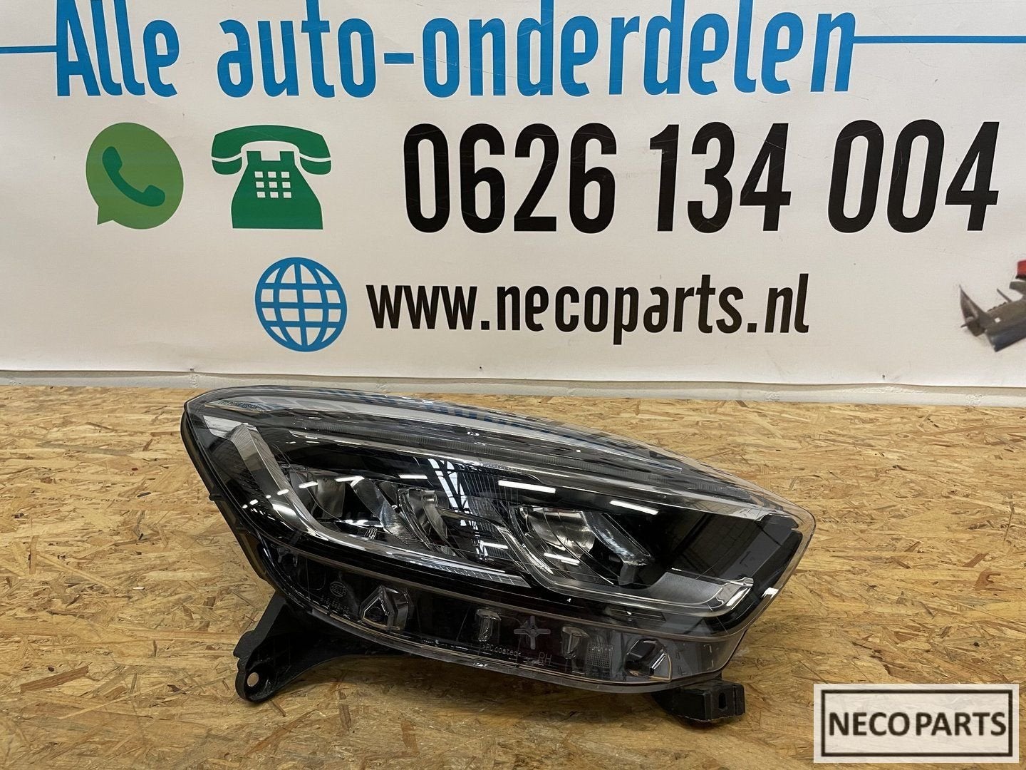 RENAULT CAPTUR LED KOPLAMP RECHTS ORIGINEEL 260107560R, Gebruikt, -, Renault, -