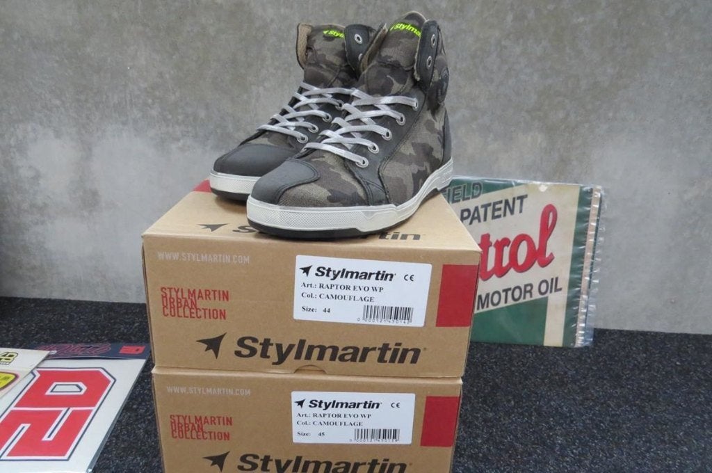 Nieuwe motorschoen sneakers maat 46 van 165 voor 145, Motoren, Kleding | Motorkleding, Heren, Haaksbergen, Igm trading, Info@igm-trading.nl