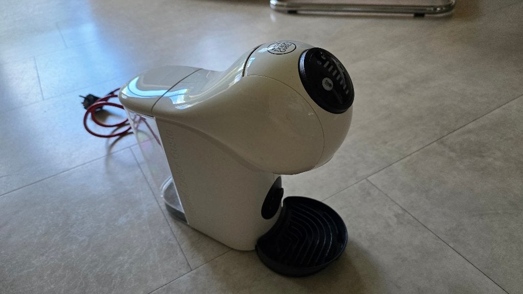 Dolce Gusto Genio S wit met capsule houder, Gebruikt, Koffiemachine, Ophalen of Verzenden, 4 tot 10 kopjes