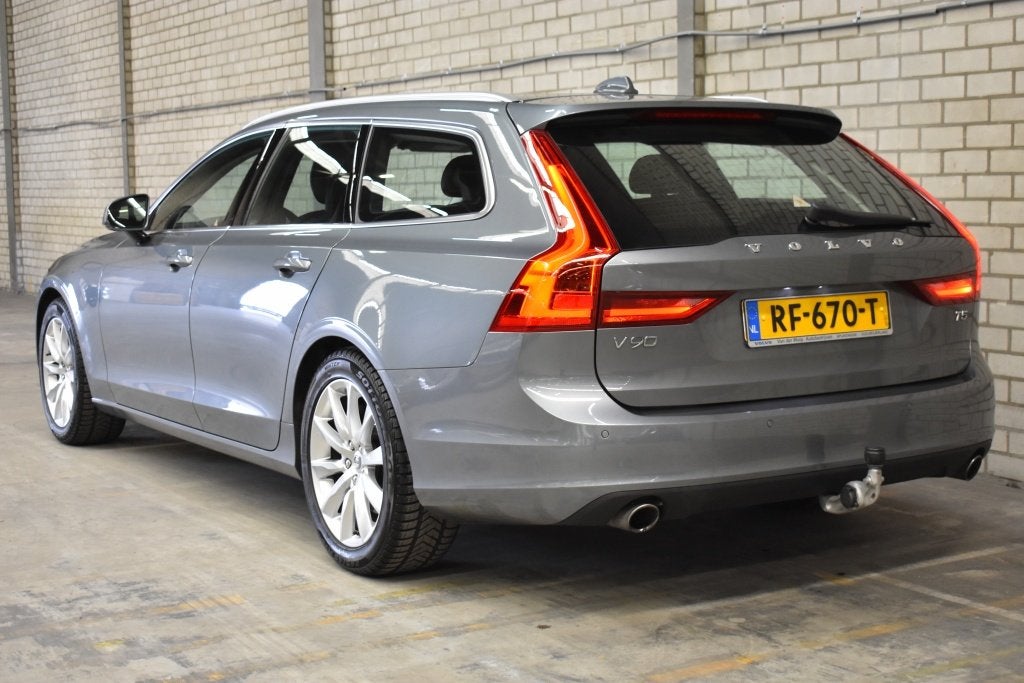 Volvo V90 T5 250pk Momentum | Leder | Trekhaak | BLIS | Adap, Automaat, 12 maanden, 15 km/l, 4 cilinders