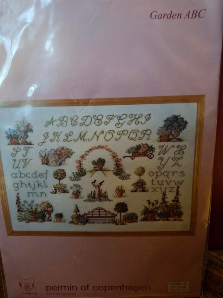 Garden ABC, Ophalen of Verzenden, Nieuw, Borduurpakket