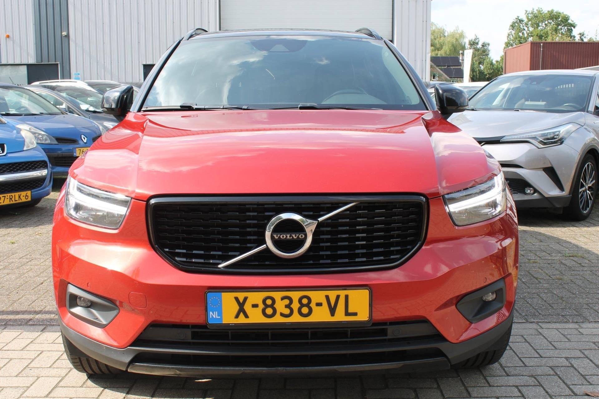Volvo XC40 1.5 T2 R-Design Leer ACC Keyless Camera Nw.Staat, Auto's, Dealer onderhouden, 1525 kg, Gebruikt, Zwart
