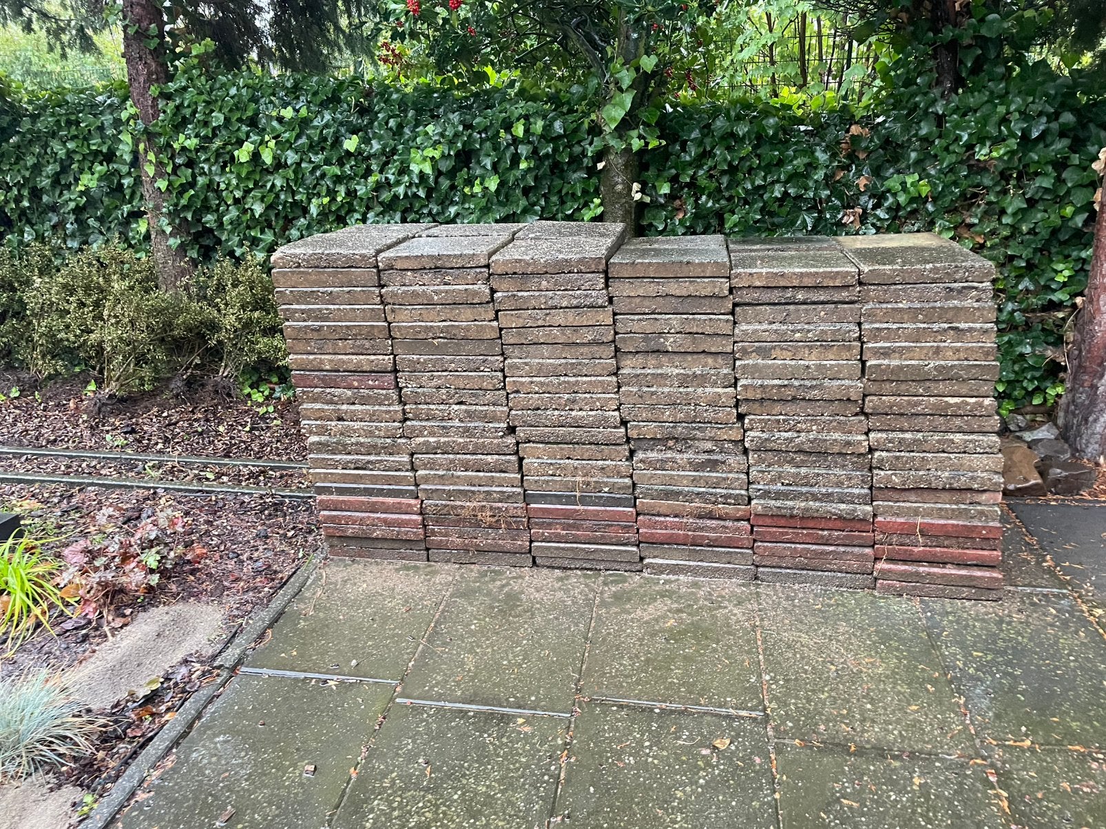 Geatis af te halen stoeptegels 30x30 ca. 25m2., Ophalen of Verzenden, Gebruikt, Hout