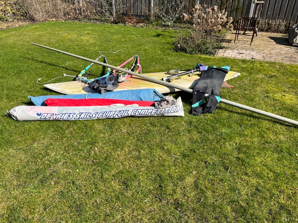 Vintage surfplank Wayler W233 compleet, Watersport en Boten, Windsurfen, Ophalen, 250 tot 300 cm, Gebruikt, Met vin(nen)