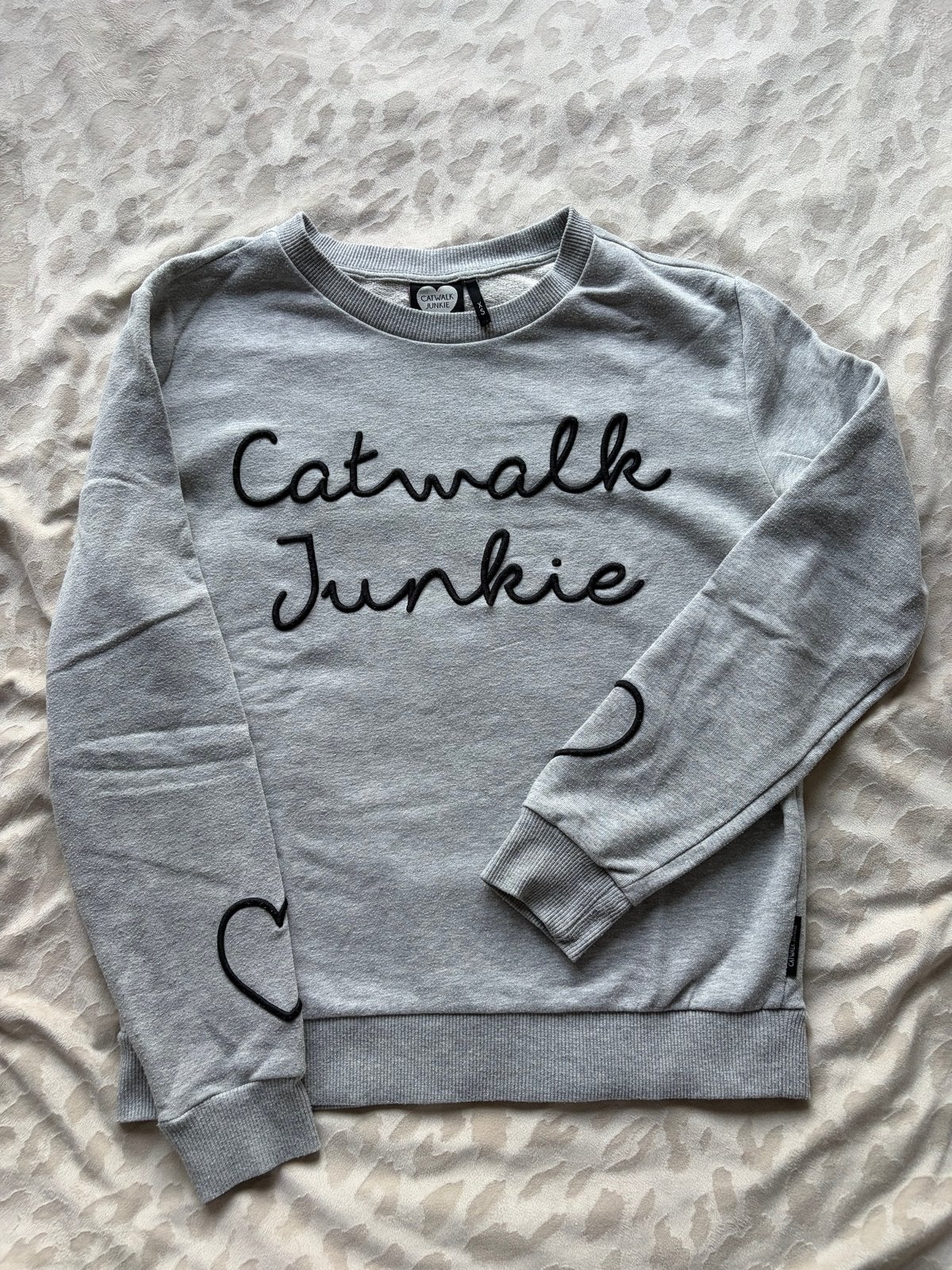 Catwalk Junkie sweater grijs met hartjes maat XS, Kleding | Dames, Ophalen of Verzenden, Gedragen, Maat 34 (XS) of kleiner, Grijs