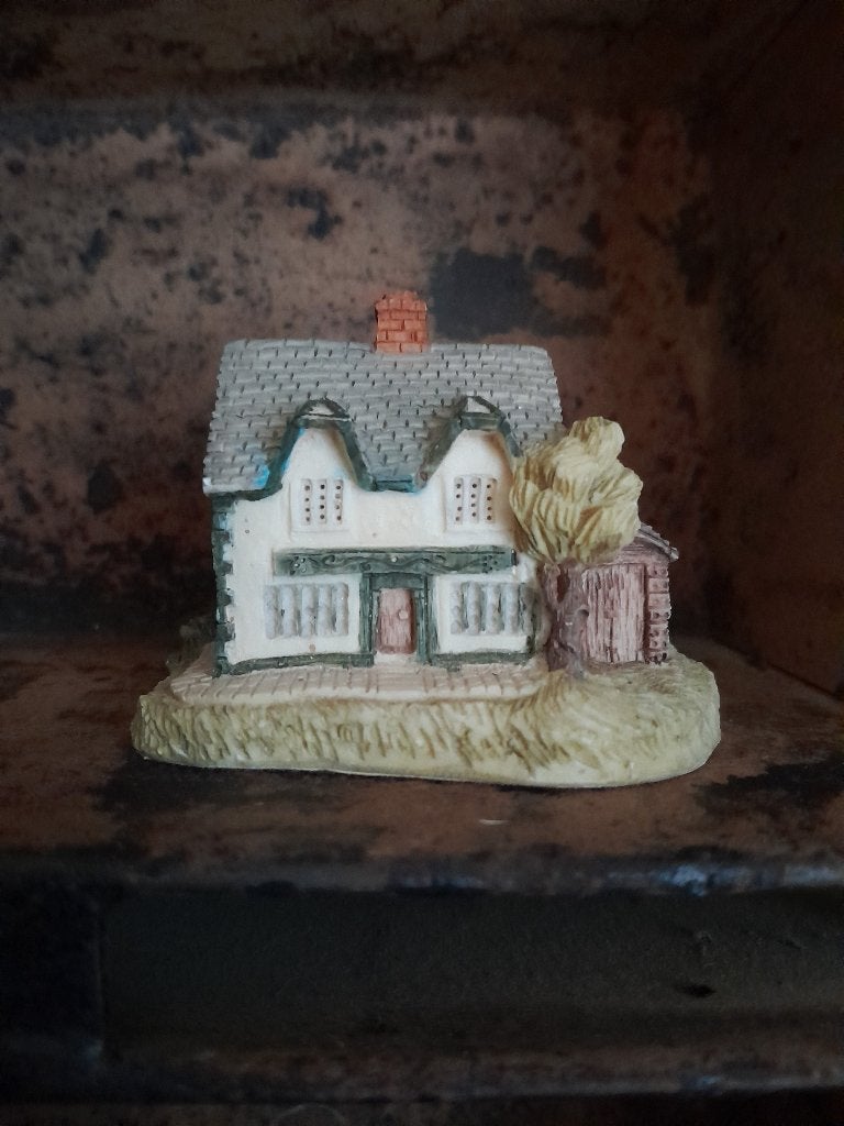 ~ Engels Cottage Huisje #2, Verzamelen, Beelden en Beeldjes, Ophalen of Verzenden, Zo goed als nieuw, Overige typen