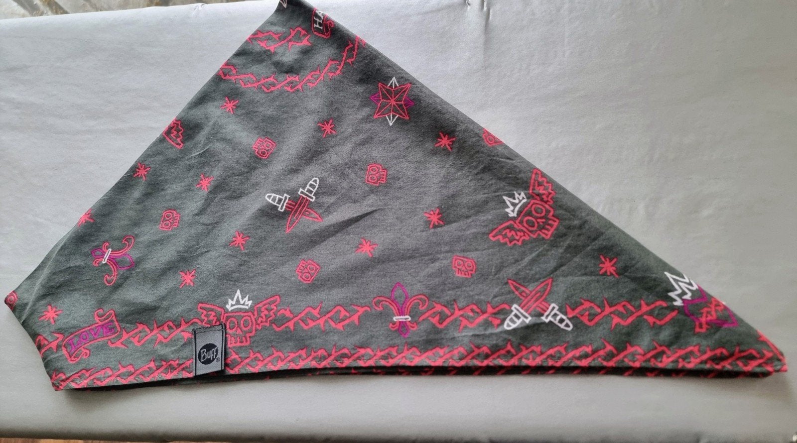 Mooie BUFF Driehoekige Bandana Halsdoek NIEUW, Buff, Ophalen of Verzenden, Nieuw, Sjaal
