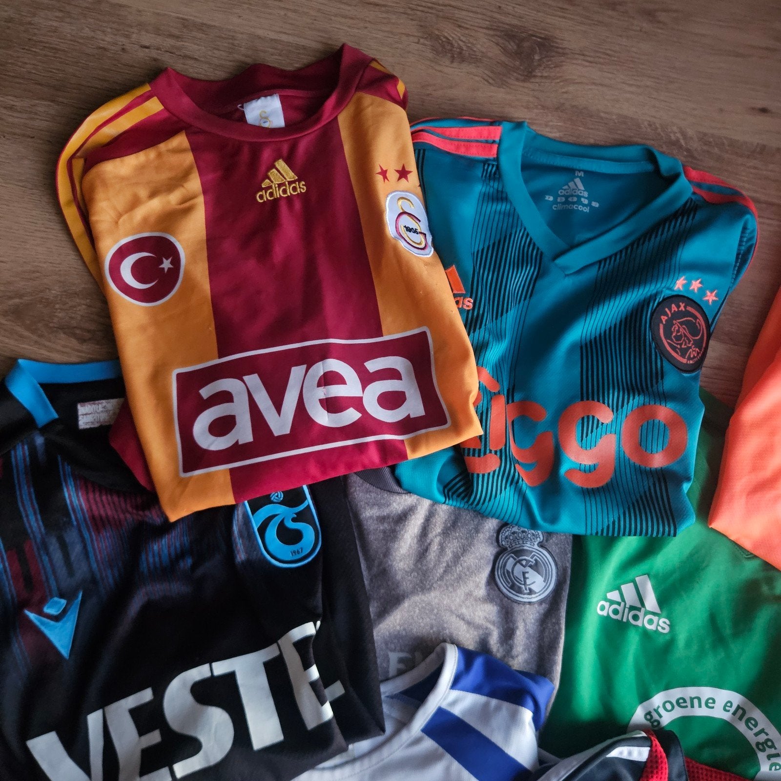 Mix van echte en neppe voetbalshirts - Diverse maten, Ophalen of Verzenden