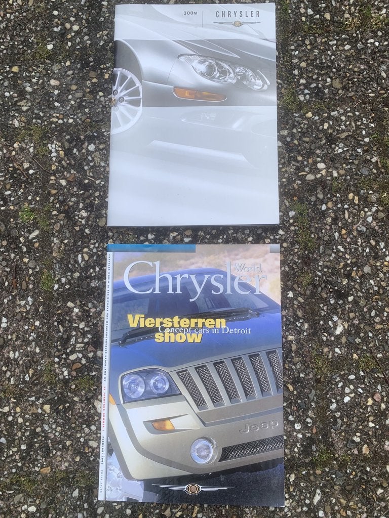Chrysler 300M folder / Chrysler World folder, Diverse auteurs, Ophalen of Verzenden, Zo goed als nieuw, Overige merken