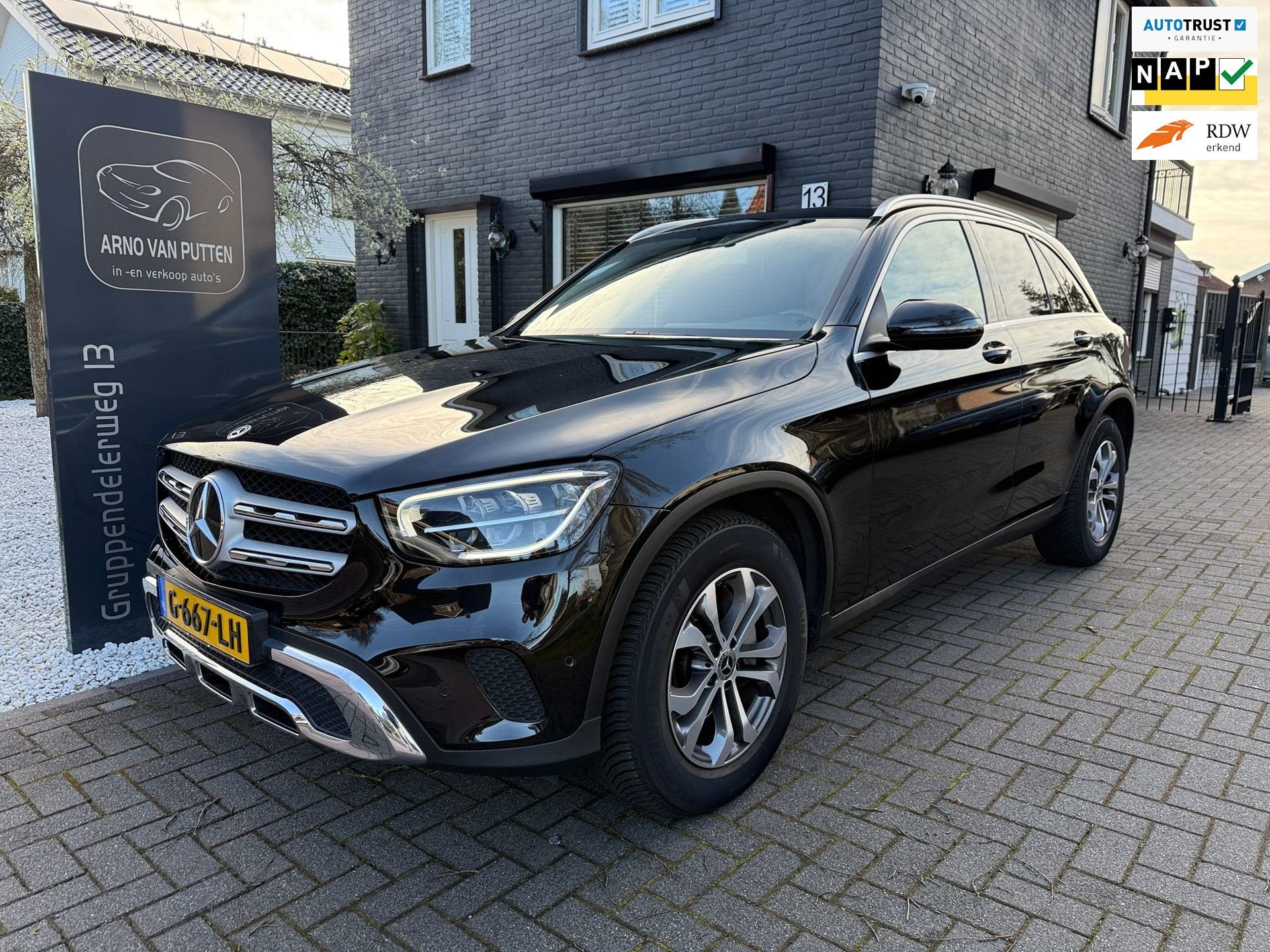Mercedes-Benz GLC-klasse 200 / Panodak / Leer / Camera / Fac, Auto's, Gebruikt, 4 cilinders, 2000 kg, Zwart