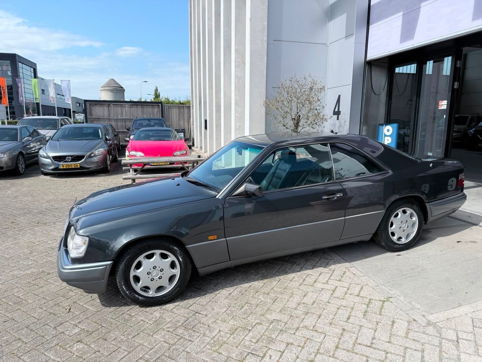 Mercedes-Benz E-klasse 200 CE Facelift Coupé W124 CONCOUR S, Auto's, 1998 cc, Gebruikt, Zwart, 4 stoelen