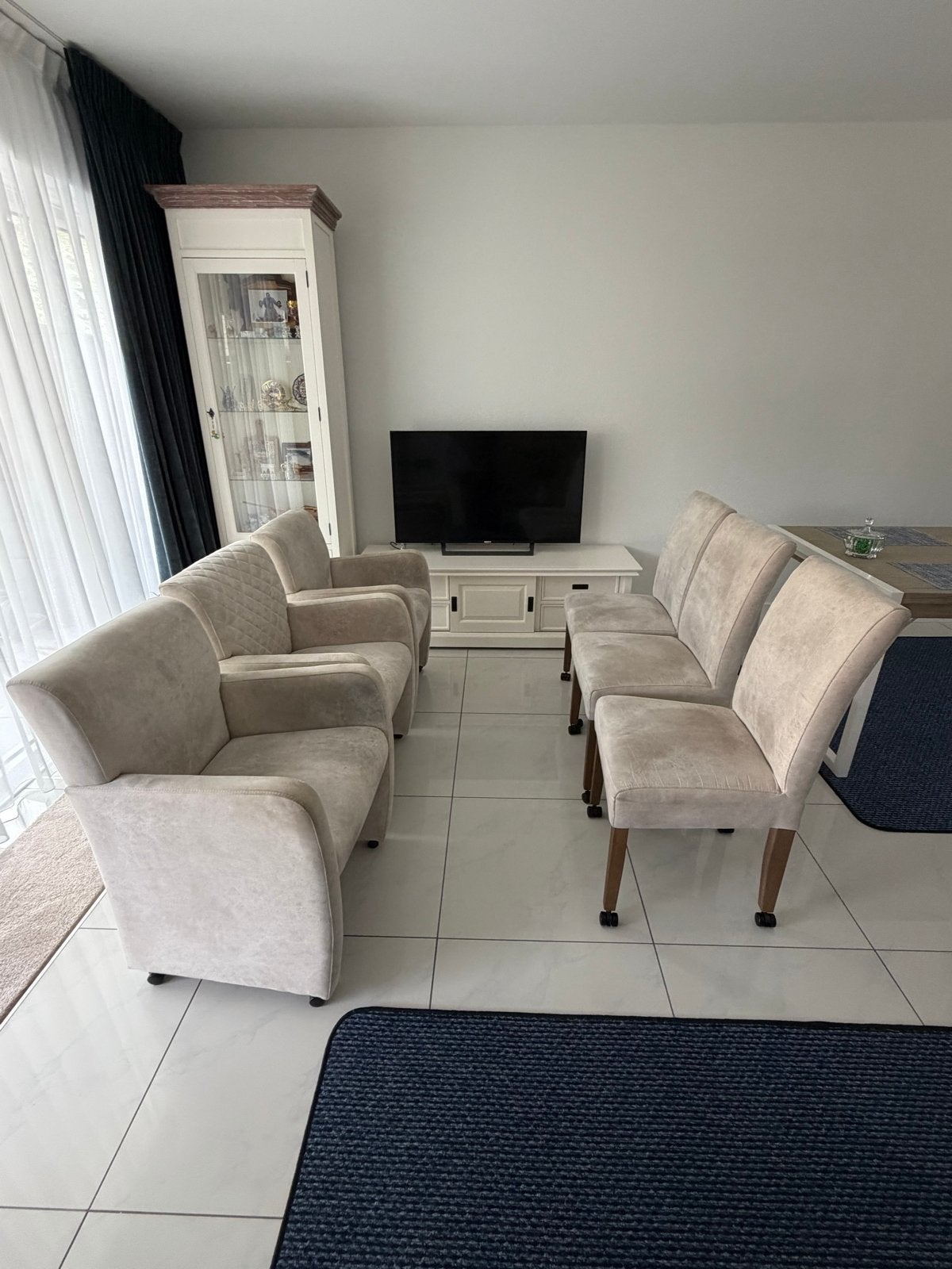 Bommelmeubelen suède beige stoelen - Ophalen in Nieuwegein, Ophalen, Gebruikt, Overige kleuren, Stof