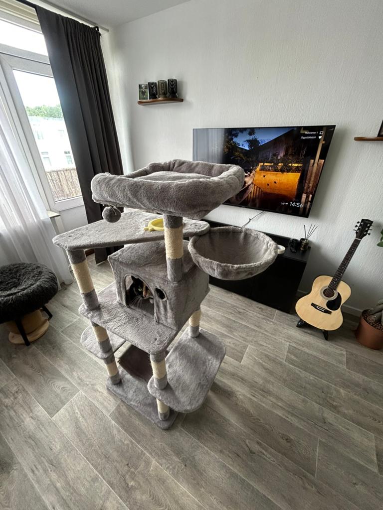 Mooie grijze krabpaal +-150 cm hoog, Dieren en Toebehoren, Krabmeubelen, Ophalen, Zo goed als nieuw, Krabpaal