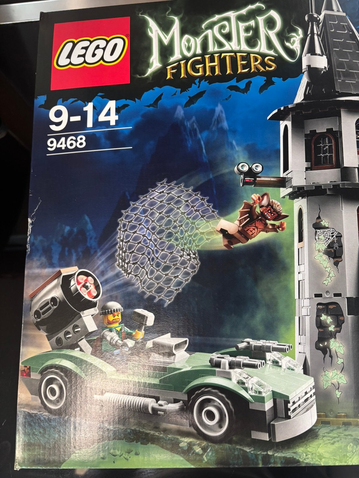 Foto 3 van Lego Monster Fighters nr 9468 / Sealed / Vampyer Castle