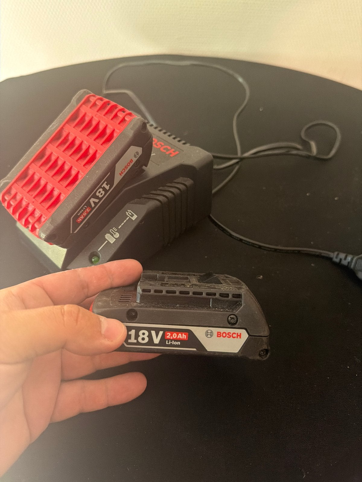 Bosch 18V 2.0Ah Li-Ion accu met lader (werking onbekend), Ophalen, Gebruikt, Overige typen