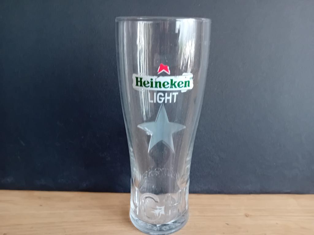 Pint glas Heineken Light het logo is beschadigd, Ophalen of Verzenden, Glas of Glazen, Heineken