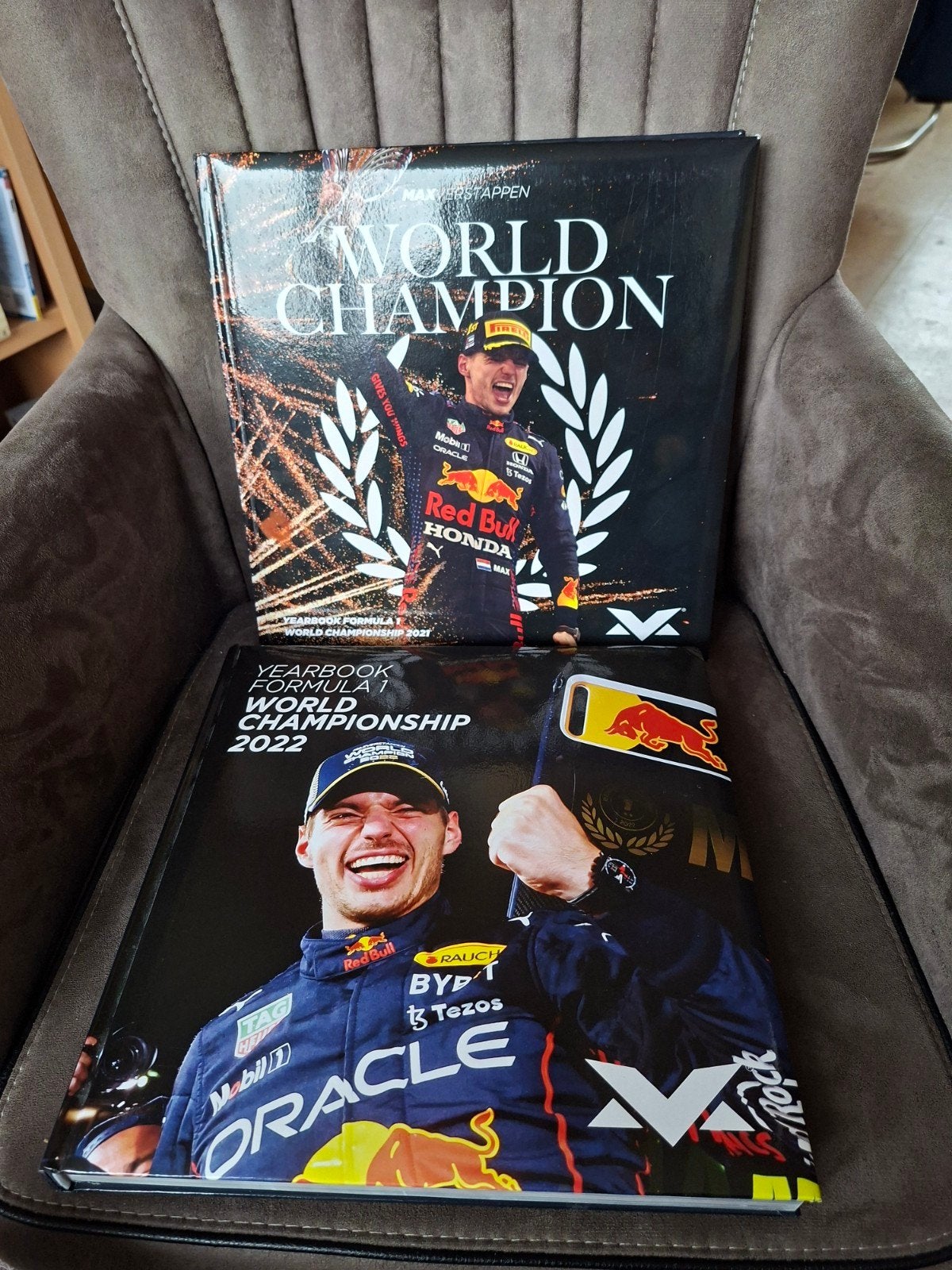 Max Verstappen World Champion Jaarboeken 2021 & 2022, Boeken, Ophalen of Verzenden, Zo goed als nieuw, Max Verstappen, Overige sporten