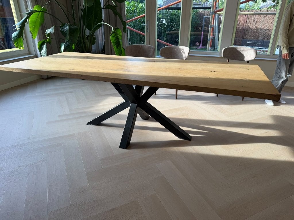 Massief eiken eettafel 240x100 cm | 4 cm blad | zwart staal