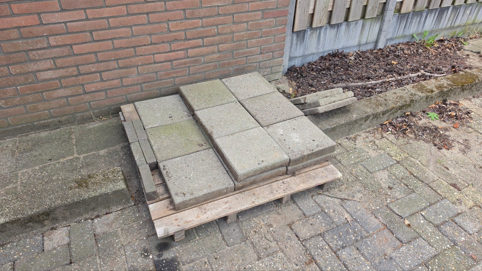Betonnen terrastegels en klinkers gratis, Tuin en Terras, Ophalen, Gebruikt, 10 m² of meer, Beton