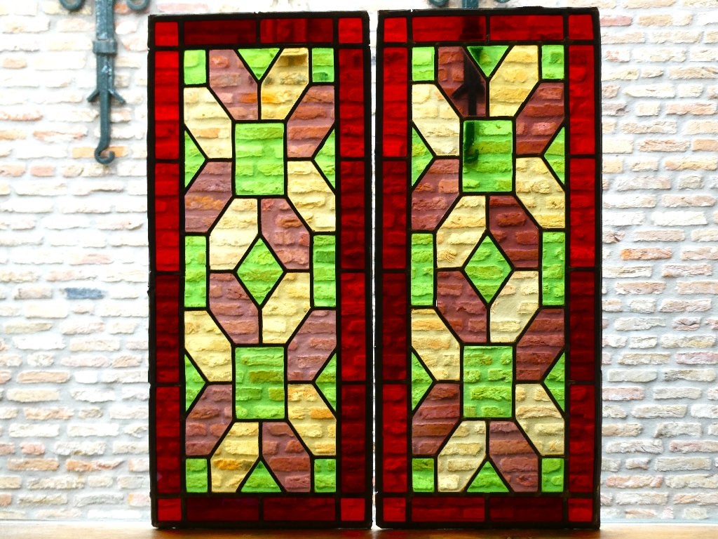 2 Antiek glas in lood ramen kleur rood lichtgeel groen ....., Ophalen of Verzenden