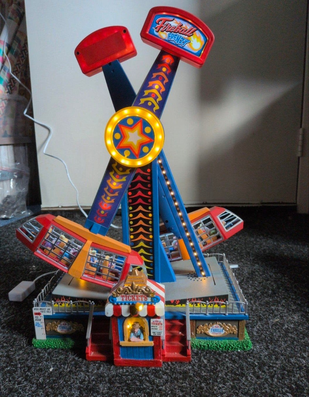 Lemax Fireball Frenzy kerstdorp kermis Carnival zie tekst, Diversen, Ophalen, Gebruikt