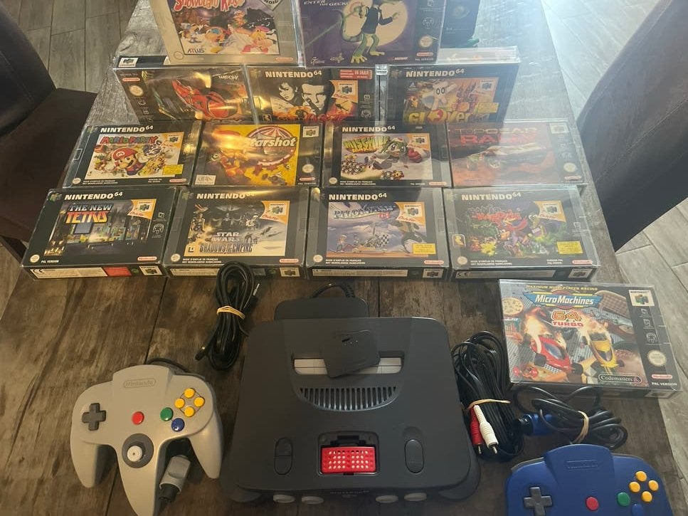Nintendo 64 Console met 2 Controllers en 14 Spellen, Spelcomputers en Games, Ophalen of Verzenden, Gebruikt, Met 2 controllers