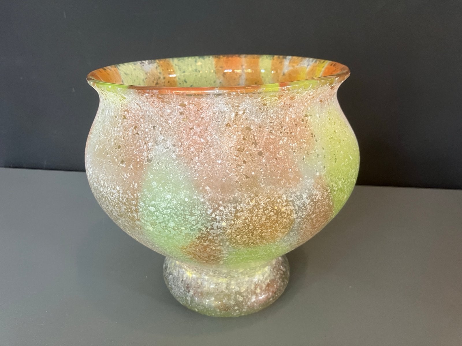 Prachtige Vintage Glaskunst vaas op voet - Jaren '70, Ophalen of Verzenden