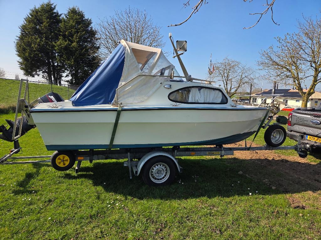 leuke vis- tourboot op trailer met 25 pk buitenboordmotor, Watersport en Boten, Ophalen, Zo goed als nieuw, 30 tot 50 pk, 3 tot 6 meter
