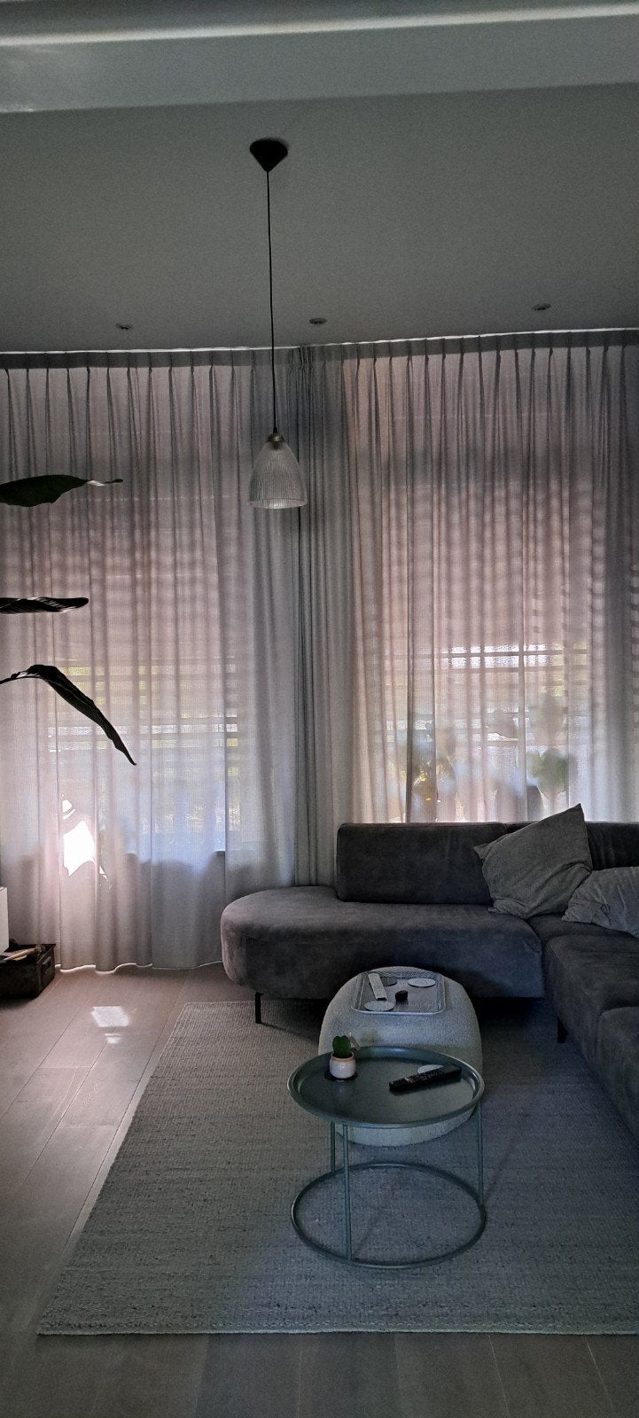 luxe grijze kamer brede/hoge gordijnen, Ophalen, In te korten, Zo goed als nieuw, Grijs
