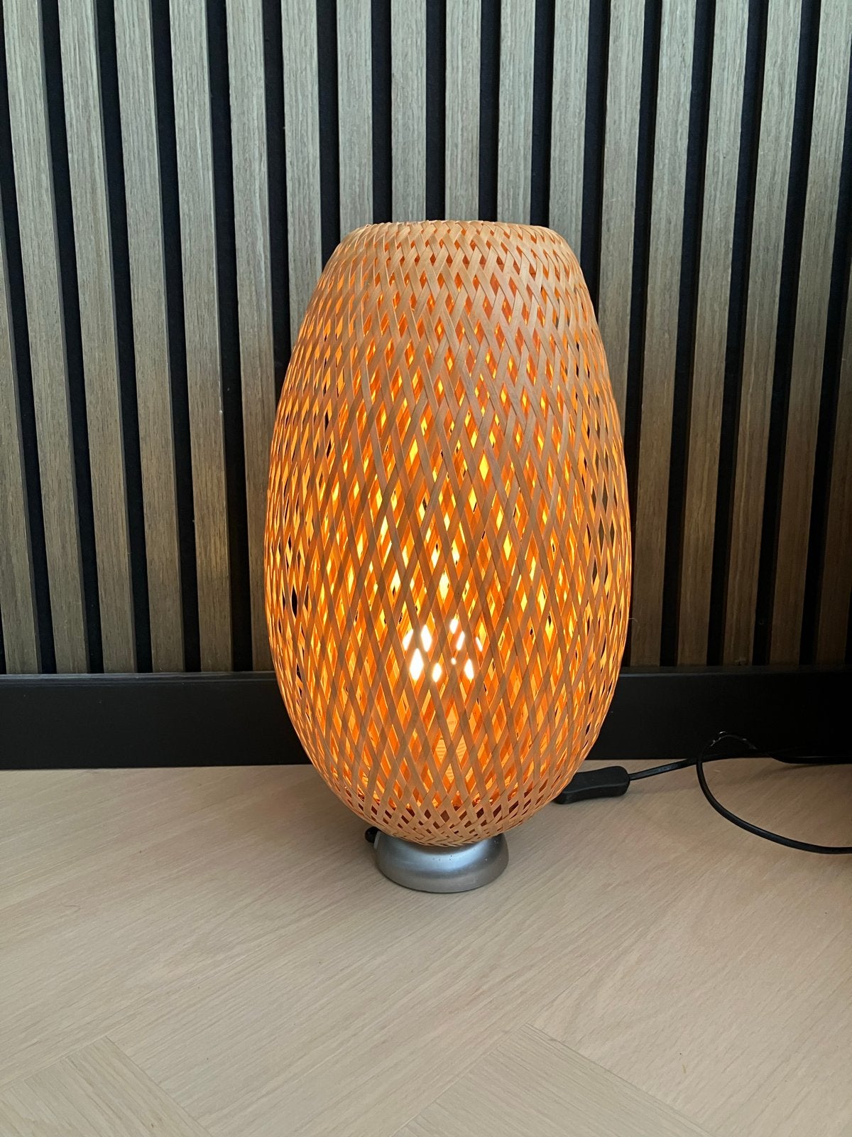Stijlvolle IKEA Böja Bamboe tafellamp, Huis en Inrichting, Met schakelaar, E27 (groot), Modern, Hout