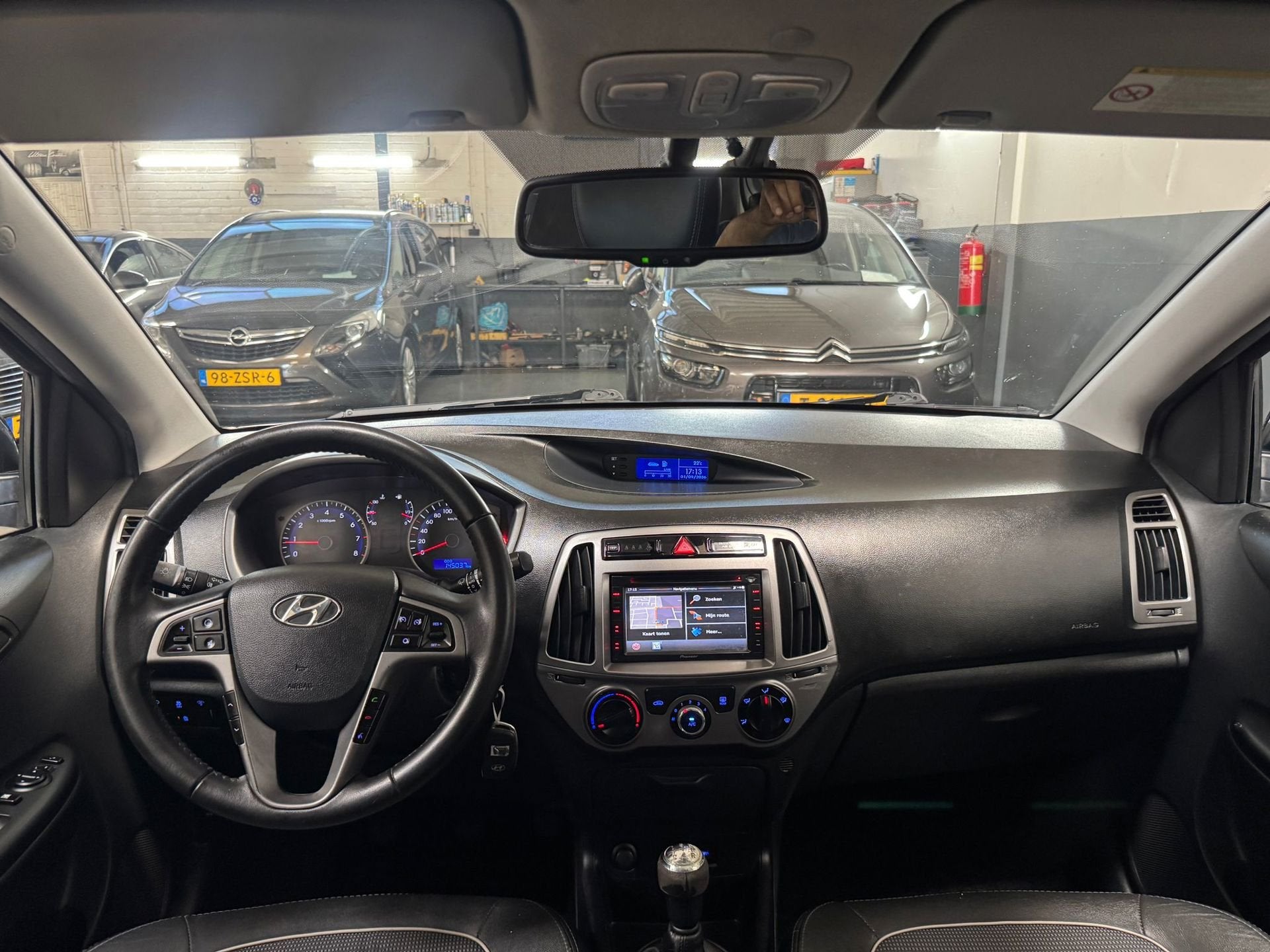 Hyundai I20 1.2i Go! Plus |AIRCO|NAVI|EL.RAMEN|PANO, Auto's, Euro 5, Gebruikt, Zwart, 4 cilinders
