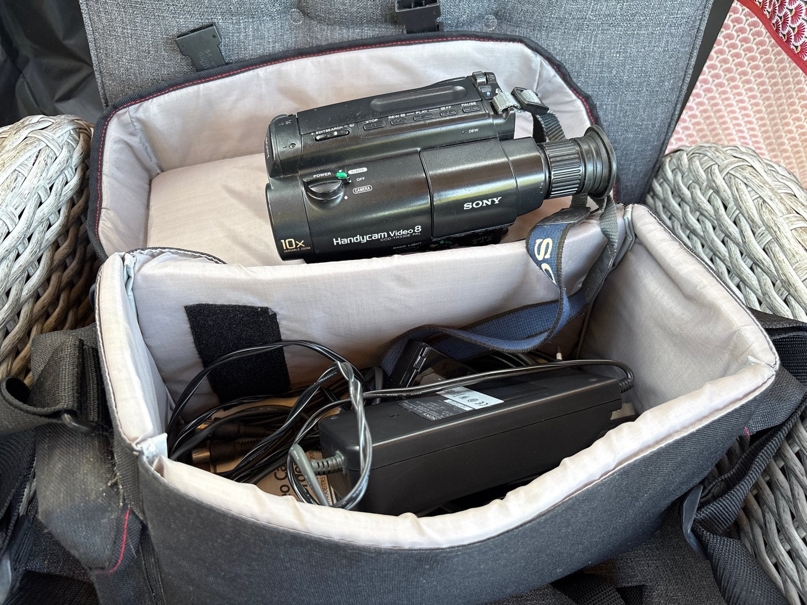 Sony Handycam Video 8 CCD-TR330E PAL met accessoires, Ophalen of Verzenden, 8mm, Camera