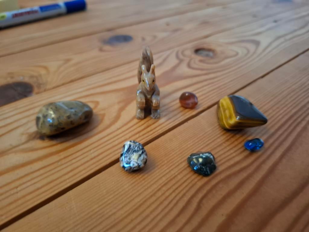 Mooie decoratieve stenen en beeldje eekhoorn, Sieraden, Tassen en Uiterlijk, Ophalen of Verzenden, Gebruikt